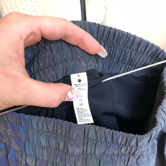 Holographic lined shorts - Picture 5 of 9